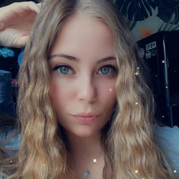 Meet your Posher, Mikaela - Picture 1 of 1